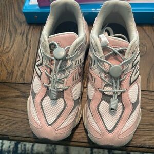 Girls new balance 9060